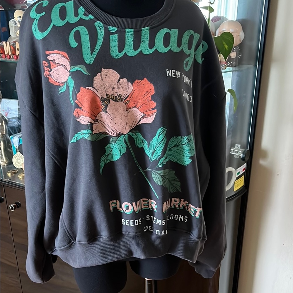 Black Floral Graphic Sweatshirt